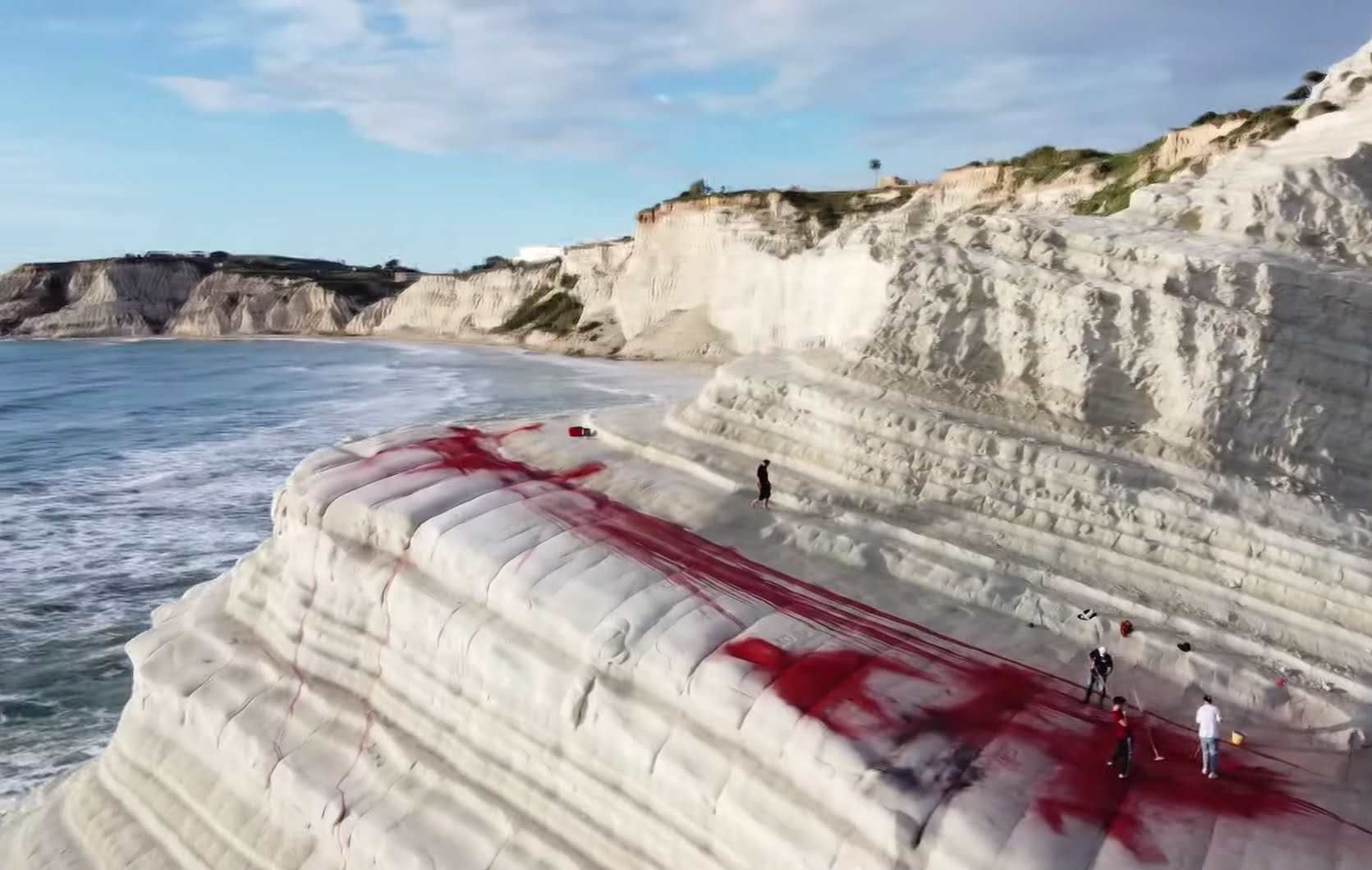 Vandalen verschmutzen Scala dei Turchi, Januar 2022.