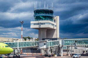 Kontrolltower am internationalen Flughafen Catania Fontanarossa.