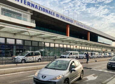 Der internationale Flughafen Palermo „Falcone e Borsellino“ (Punta Raisi).