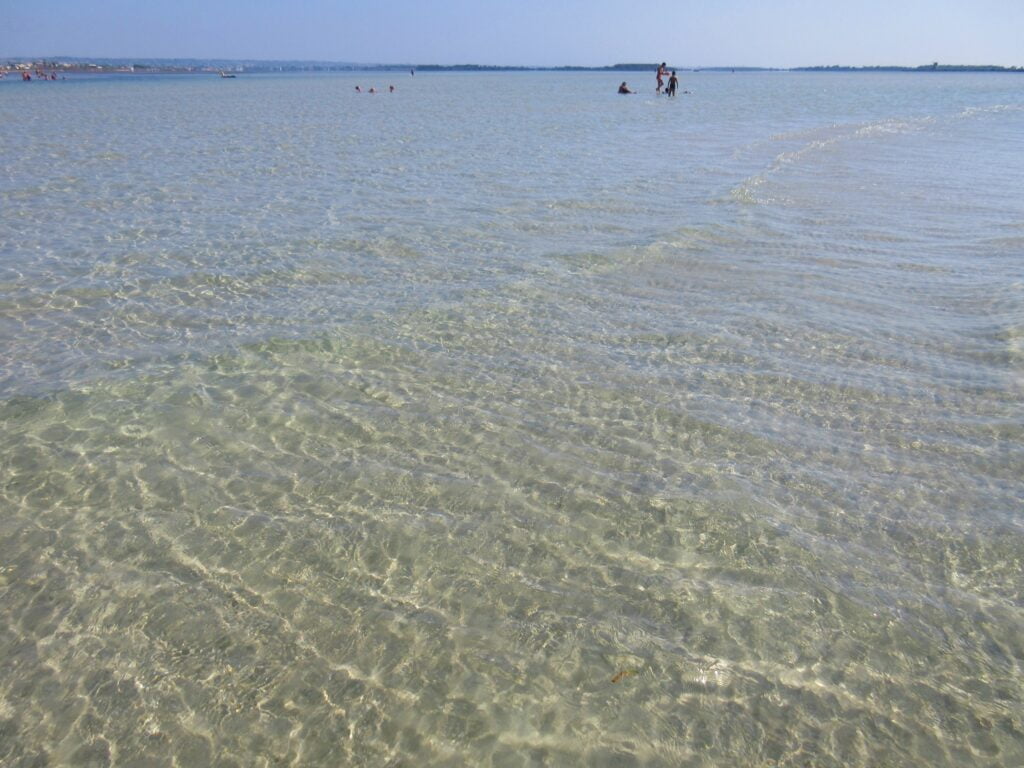Strand San Teodoro in der Riserva dello Stagnone, Marsala.
