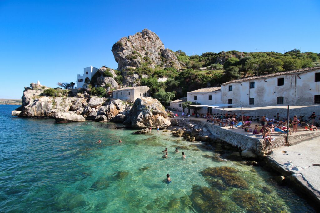 Tonnara di Scopello: heute ein beliebter Badeplatz, früher eine der bedeutendsten Thunfischfabriken auf Sizilien. (Bild: Michael Salvatore)