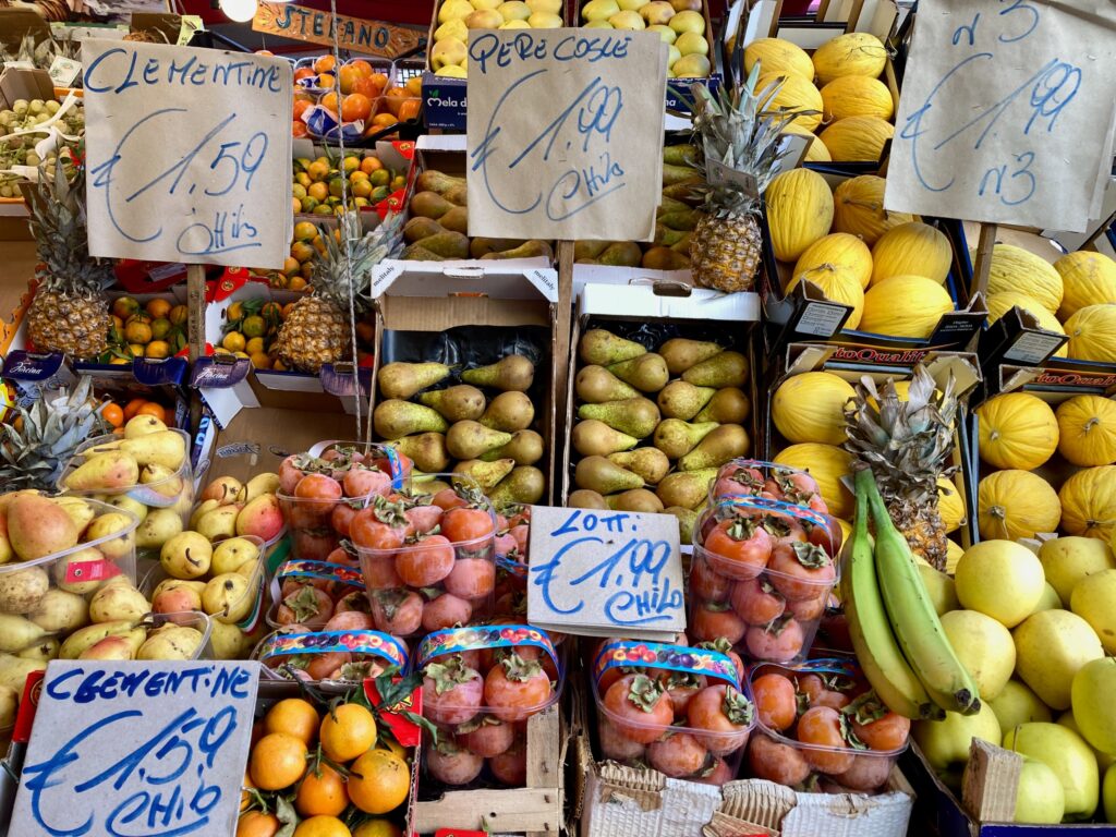 Obsthändler auf dem Ballarò-Markt in Palermo. (Bild: Michael Salvatore)