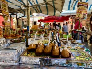 Arancine und andere Spezialitäten auf dem Ballarò-Markt in Palermo. (Bild: Michael Salvatore)