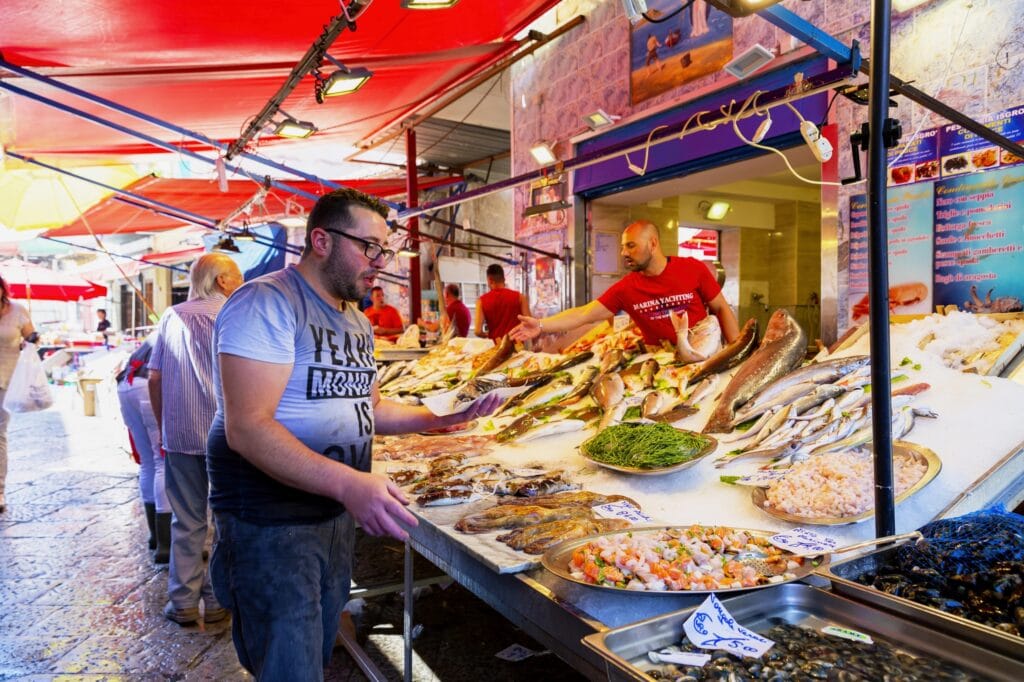 Fischstand auf dem Mercato del Capo in Palermo.